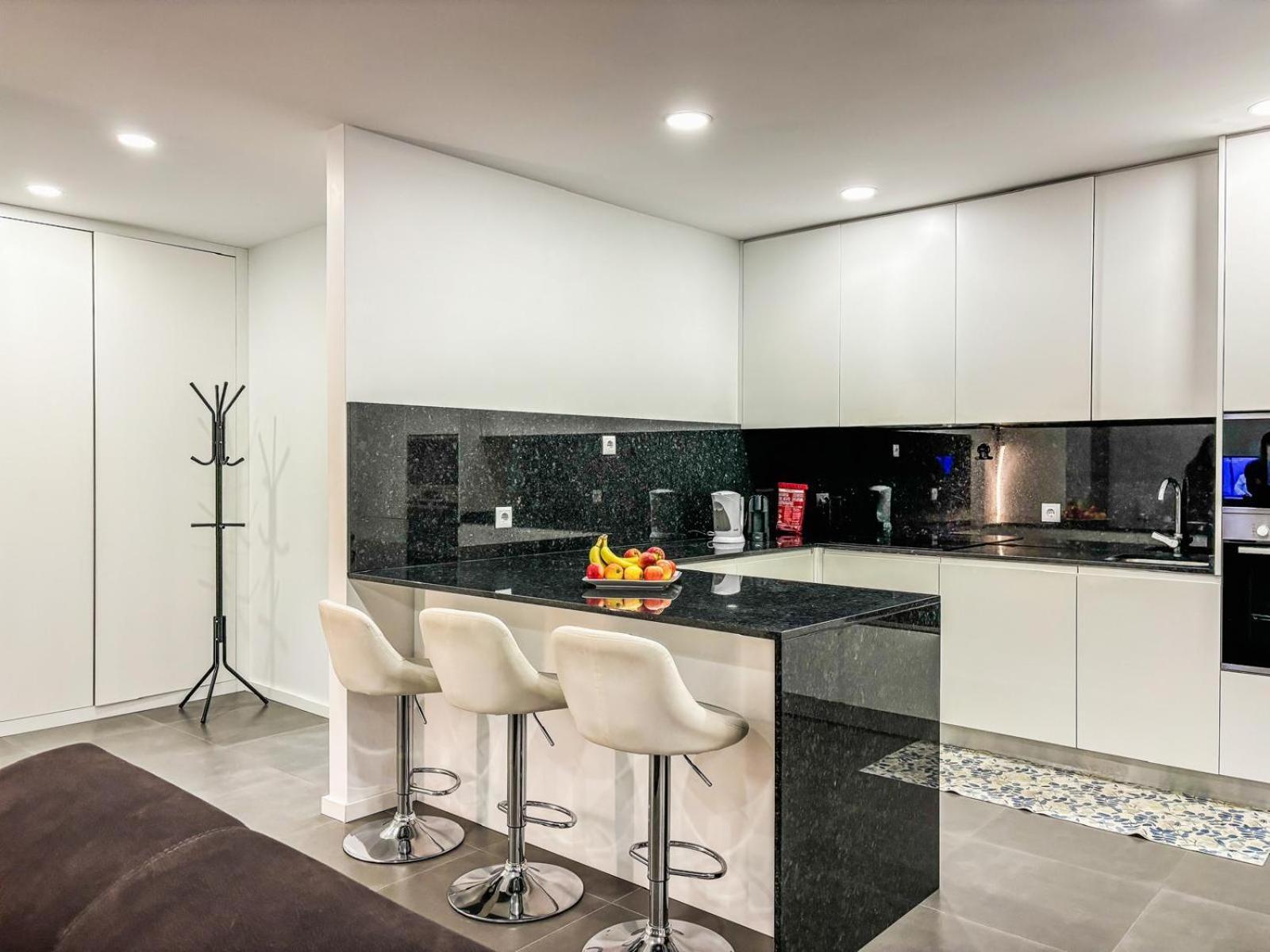 Apartment New With 2 Bedrooms Private Parking *