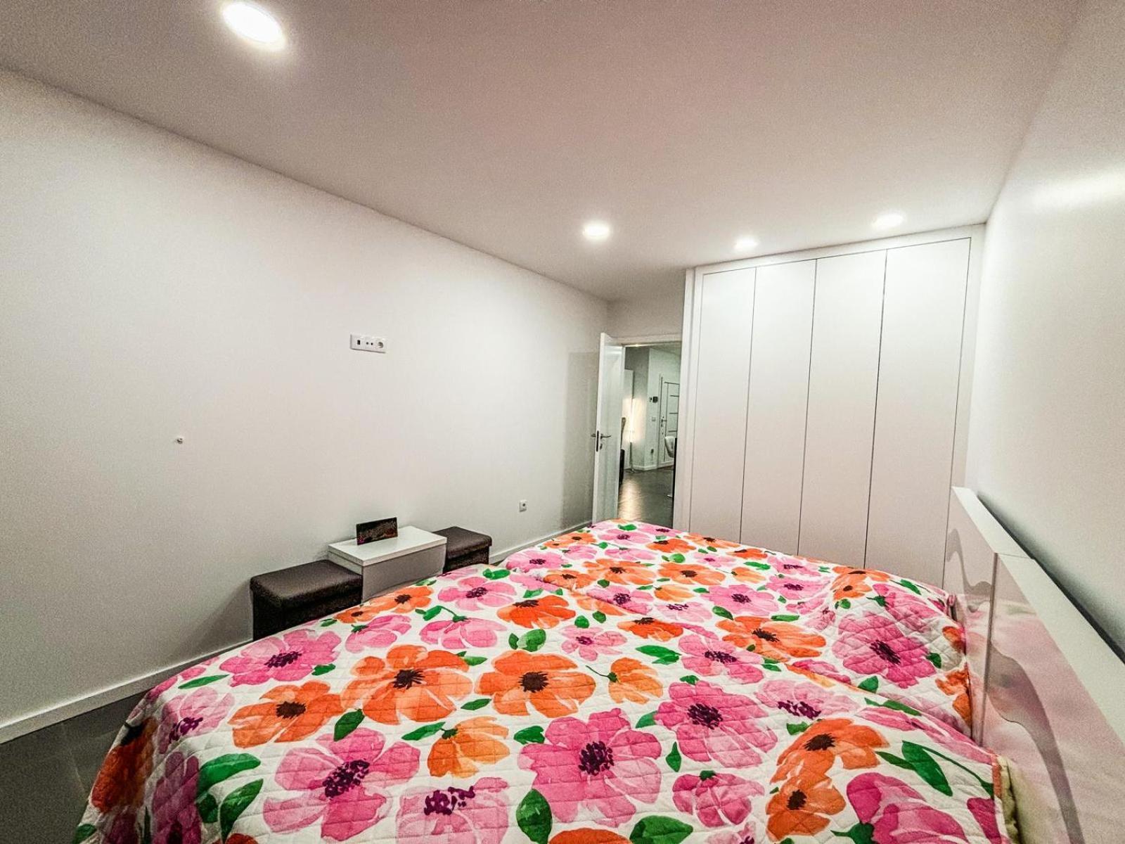 New With 2 Bedrooms Private Parking *