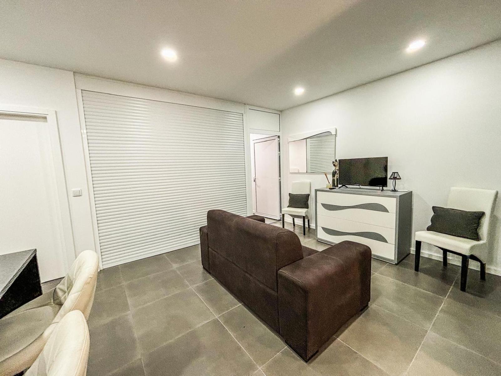 Apartment New With 2 Bedrooms Private Parking